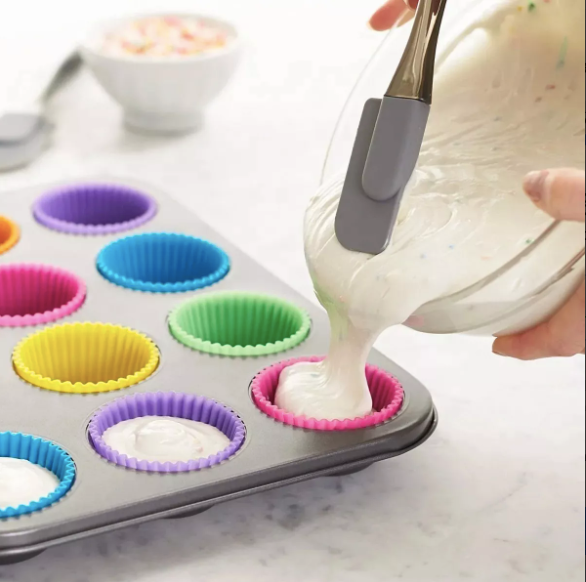 Molde metálico anti-adherente para 12 cupcakes repostería con capacillo