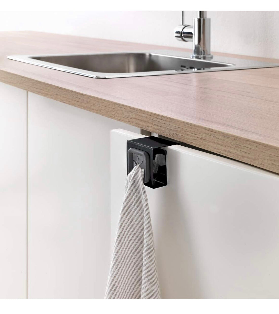 Gancho sujetador de toallas y trapos para gabinete de cocina